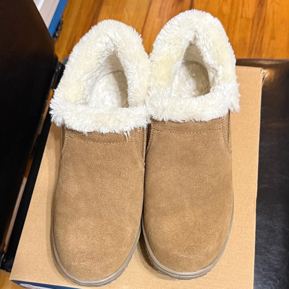 Minnetonka Cozy Tan Suede Boots with Faux Fur Lining size 9M - Picture 1 of 5
